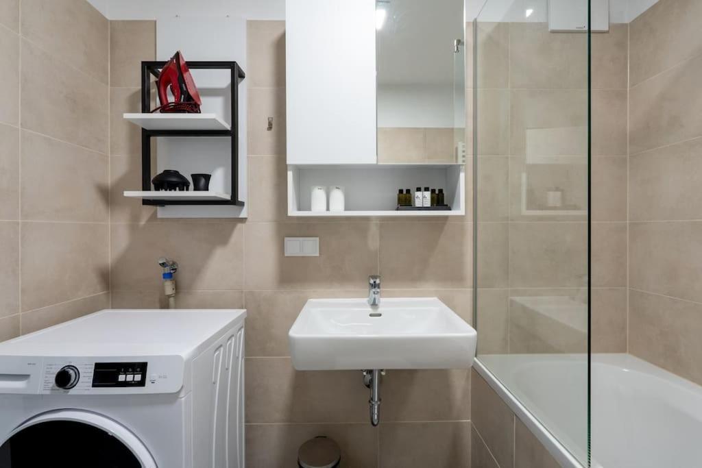 1Br Haven With Swift City Access By Hm Wina Bagian luar foto