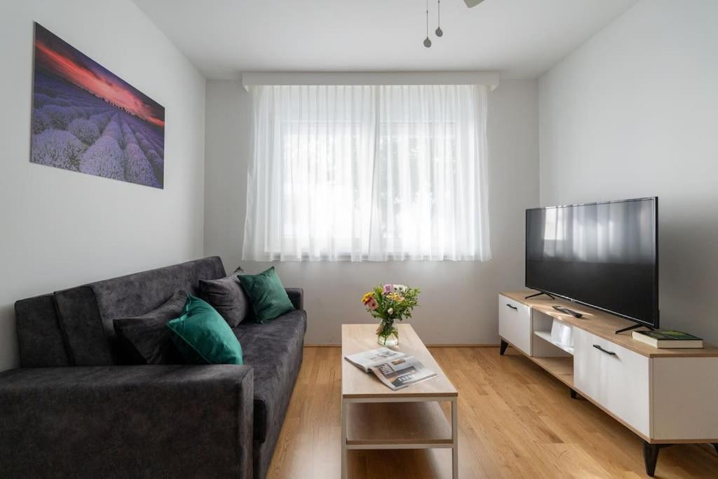1Br Haven With Swift City Access By Hm Wina Bagian luar foto